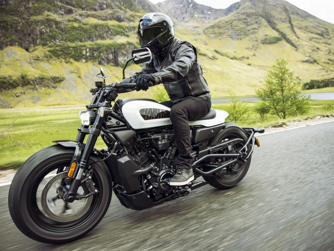 Harley-Davidson Unveils High-Powered Sportster S Model With New Engine,  Modern Styling