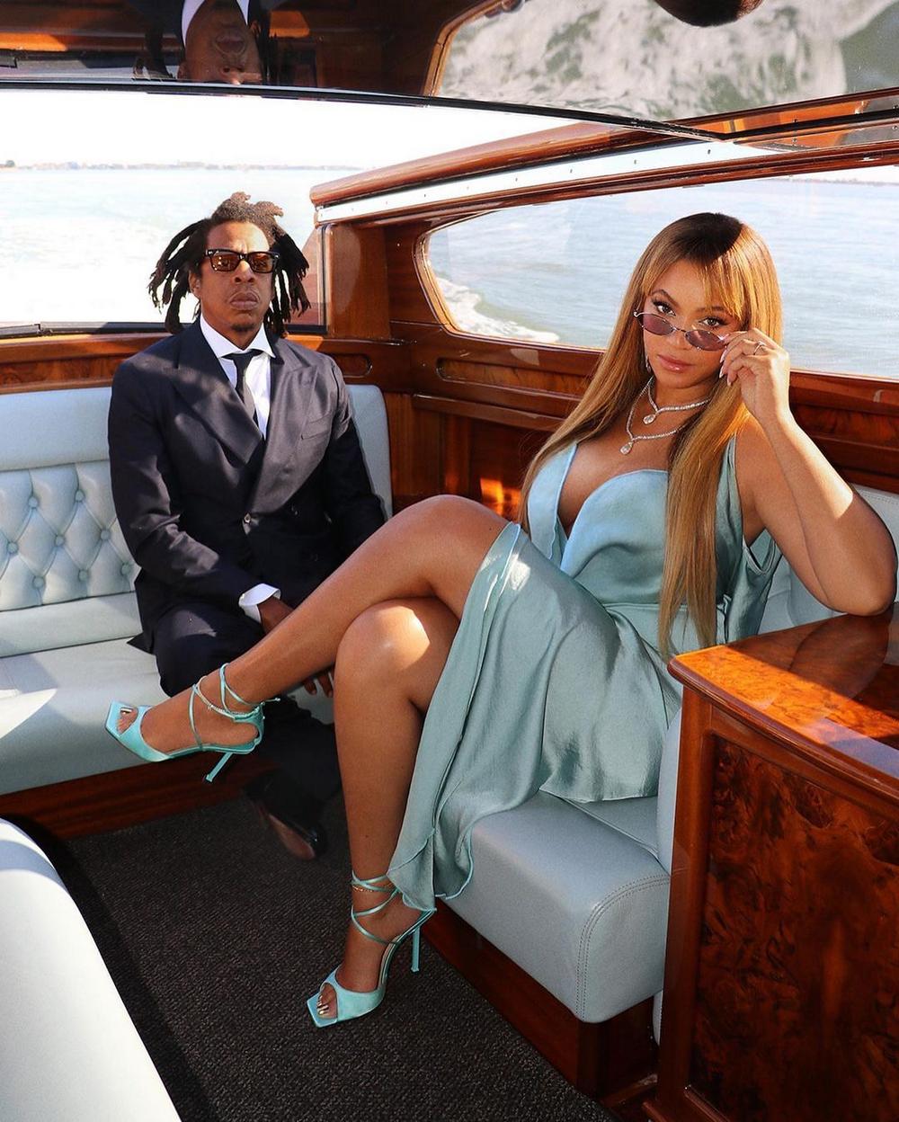 With hubby Jay-Z in tow, Beyoncé made waves looking ethereal in aqua blue  attire on a luxury speedboat in Venice. - Luxurylaunches