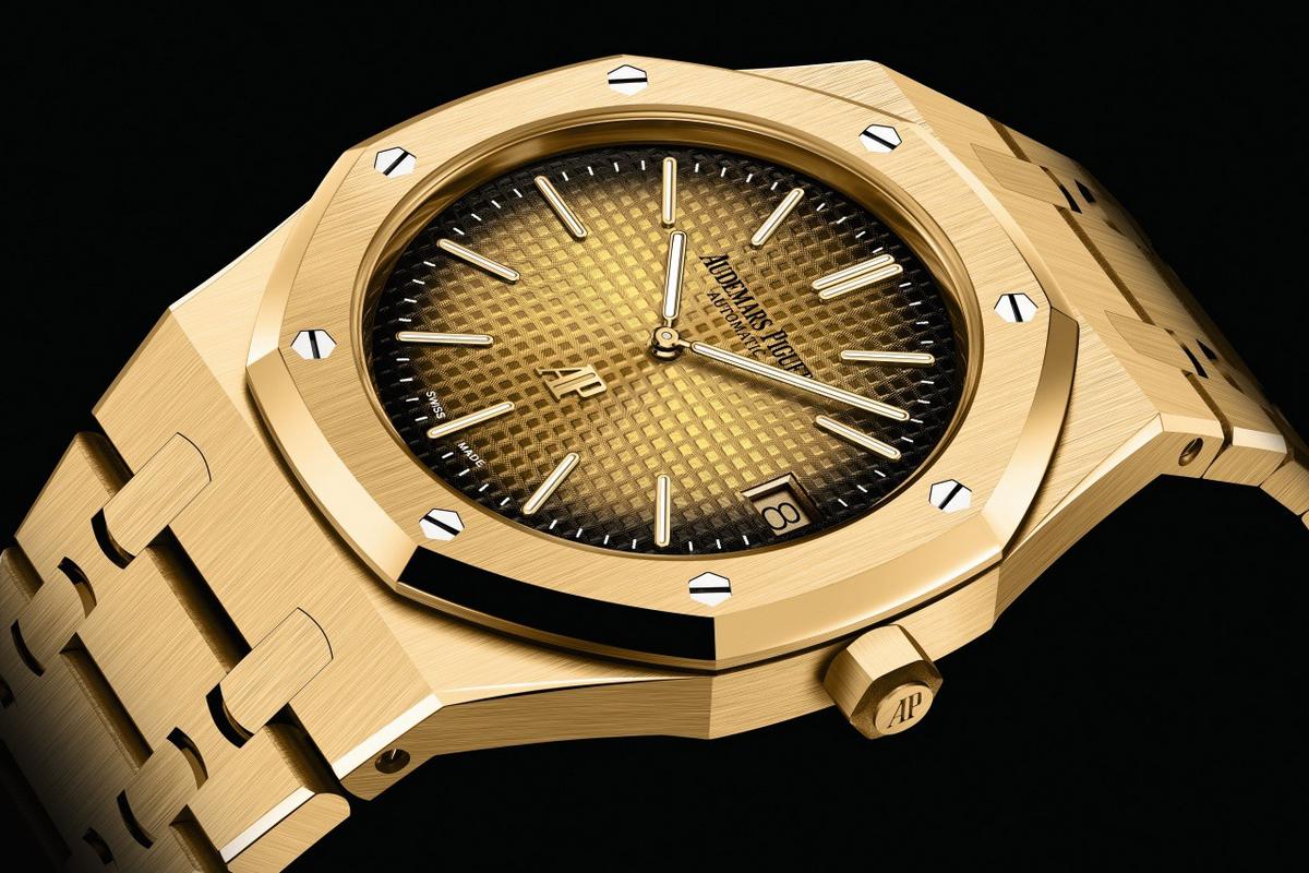 Audemars Piguet introduces the Royal Oak ?Jumbo? Extra-Thin Ref. 16202 to celebrate the 50th anniversary of the iconic Gérald Genta-designed watch