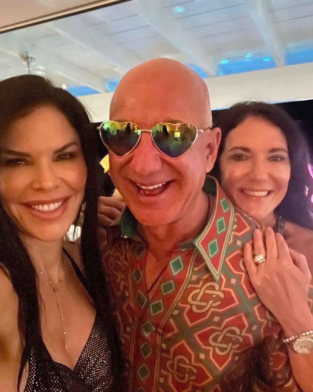 Jeff Bezos And His Girlfriend Lauren Sanchez Are Having The Time Of