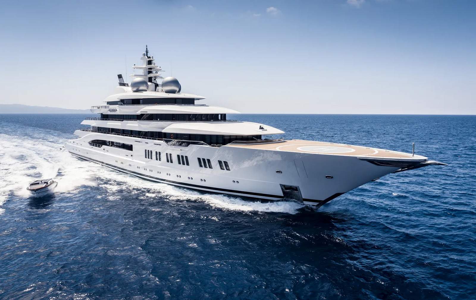 To avoid getting captured, a $250 million yacht of one of Russia’s wealthiest oligarchs is sailing at full speed towards Australia. The vessel ‘Amadea’ is longer than a football field, it has a dedicated party deck with 20,000 watts of speakers and a cinema with a popcorn machine.