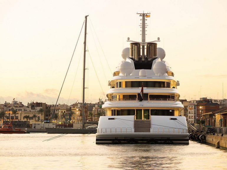 azzam yacht serbatoio