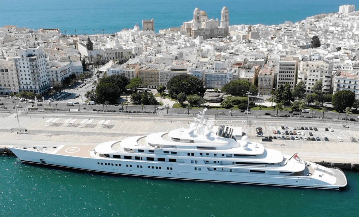 cost of azzam yacht