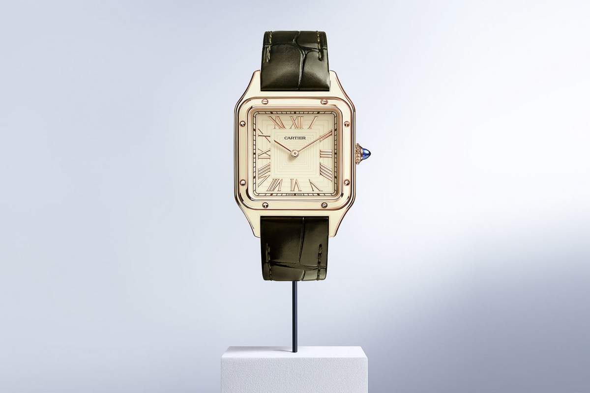 From classic to colorful! The Cartier Santos-Dumont timepieces now come with an eye-catching lacquered case.