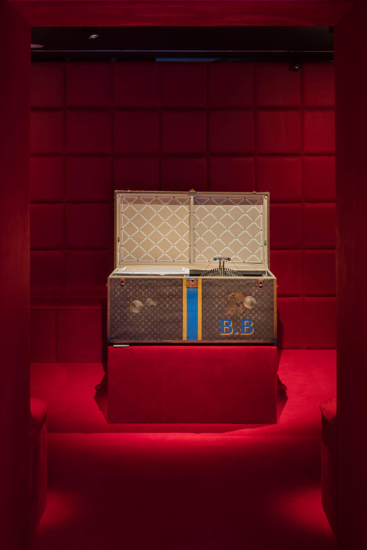 Designers and architects redesign the Louis Vuitton trunk for Louis 200