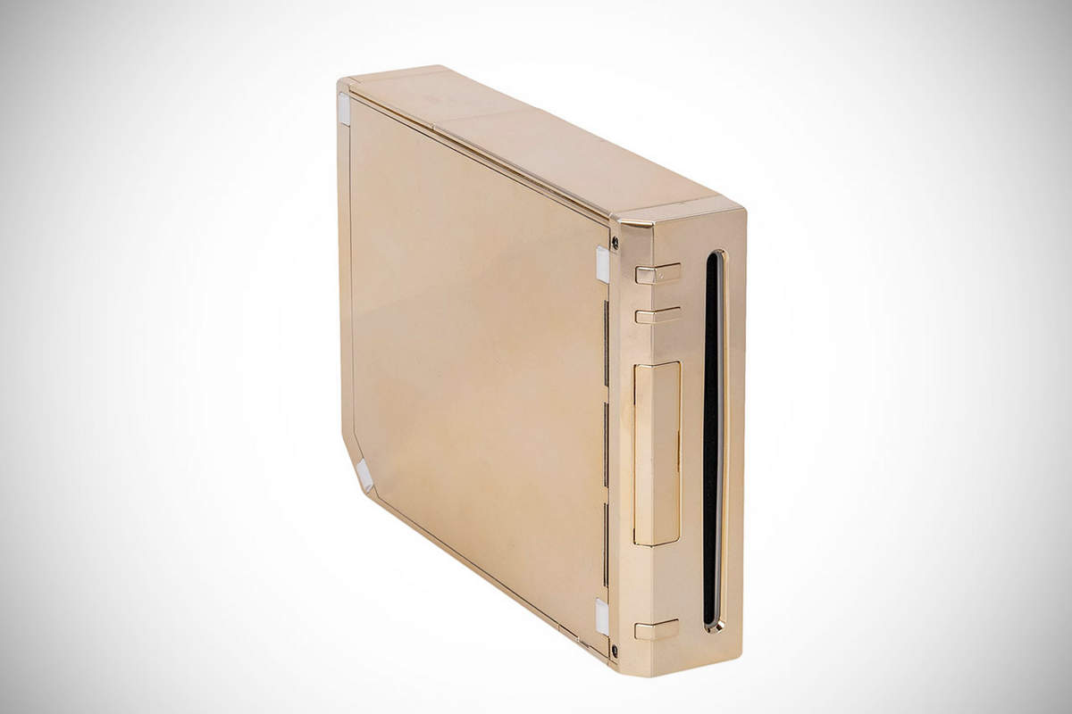 This 24-karat gold Nintendo Wii console made specially for Queen Elizabeth  II is now up for auction - Luxurylaunches