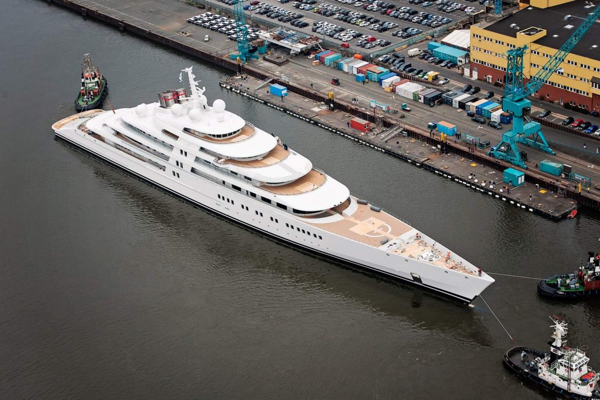 who owns largest yacht in the world