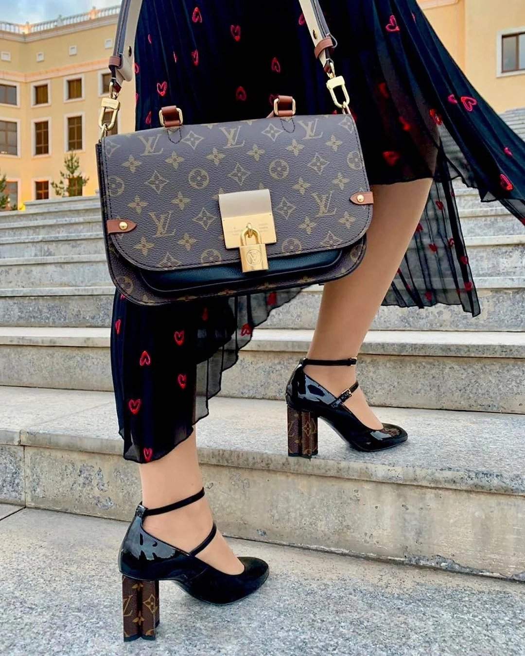 Louis Vuitton Allegedly Caught Selling Fake Bags In Their Own Store - DMARGE
