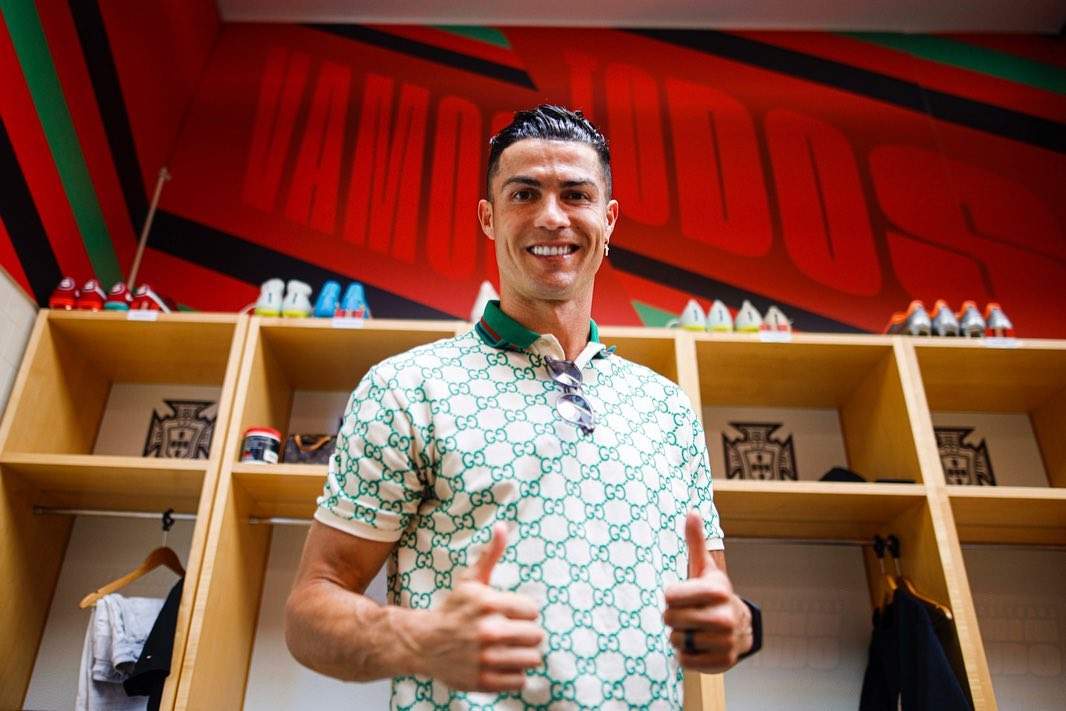 From making $1 million per paid Instagram post to record-breaking  Manchester United merchandise sales - Here is how Cristiano Ronaldo became  football's first billionaire. - Luxurylaunches