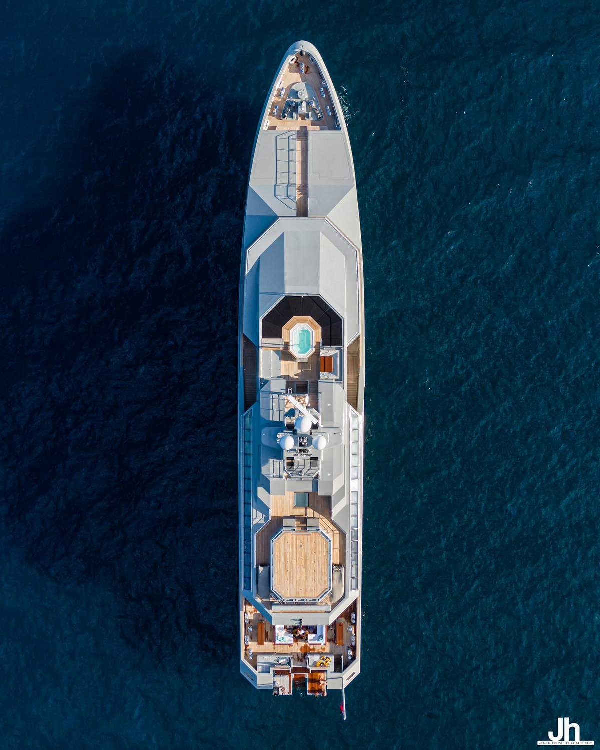 Microsoft billionaire's $60 million superyacht is a warship on vacation ...