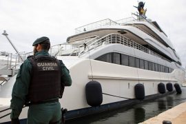 who owns motor yacht aviva