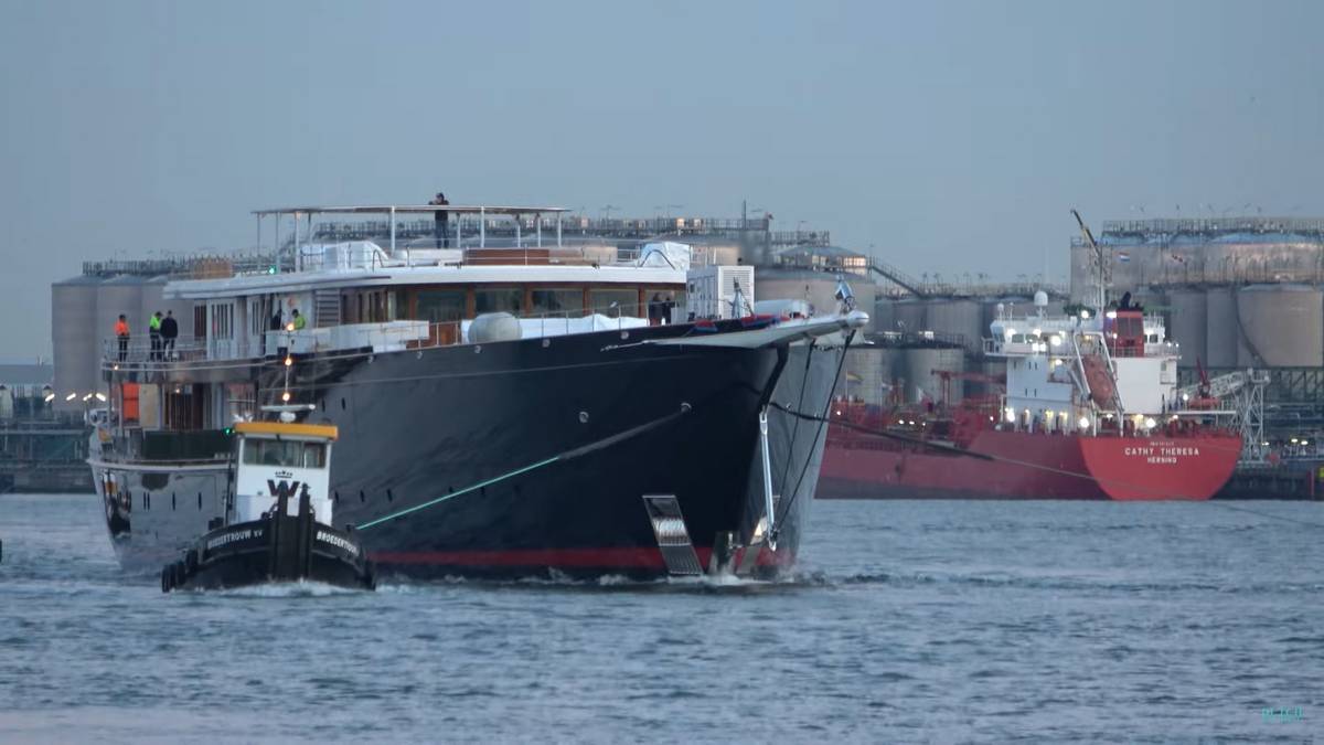 Jeff Bezos' $500 million megayacht is almost ready and is now sailing through Dutch canals. In a 