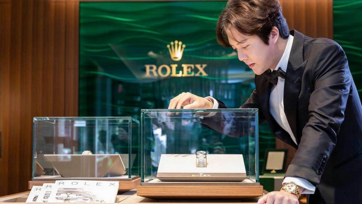 Chinese reseller ZZER buying up used Rolexes, Hermes Birkin bags