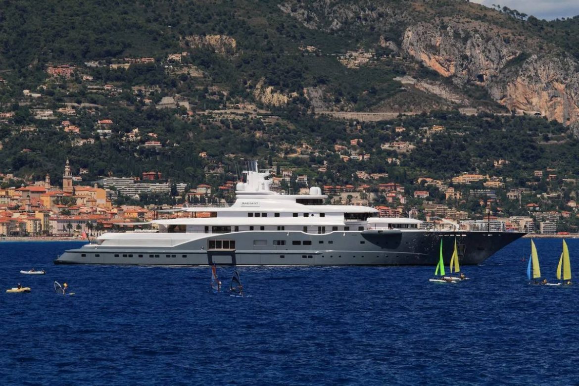 who owns superyacht radiant
