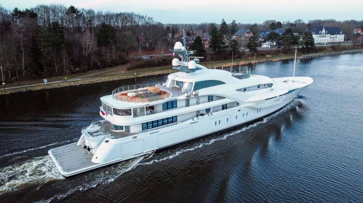 270 foot yacht