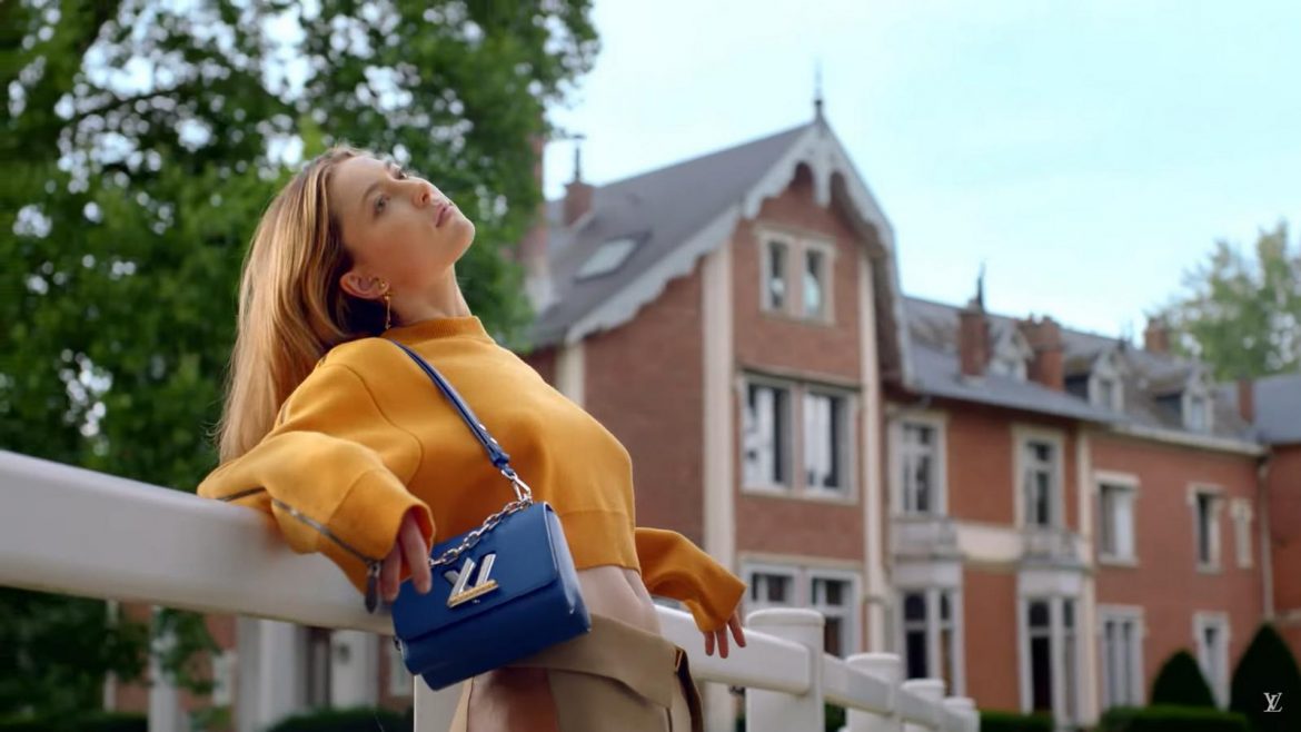 Steve Jobs' model daughter Eve Jobs steals the show as the face of Louis  Vuitton's Twist bag's winter campaign. - Luxurylaunches