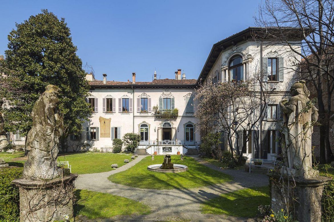 Bernard Arnault, the world's richest man, has purchased Leonardo Da Vinci's  residence and vineyard in Milan - The 15th-century townhouse is an  architectural jewel and lies in the center of the city. 