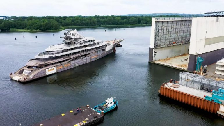 shahid khan yacht london