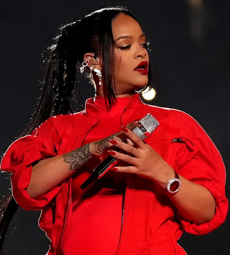 Rihanna shone bright like a diamond at her knockout Super Bowl ...