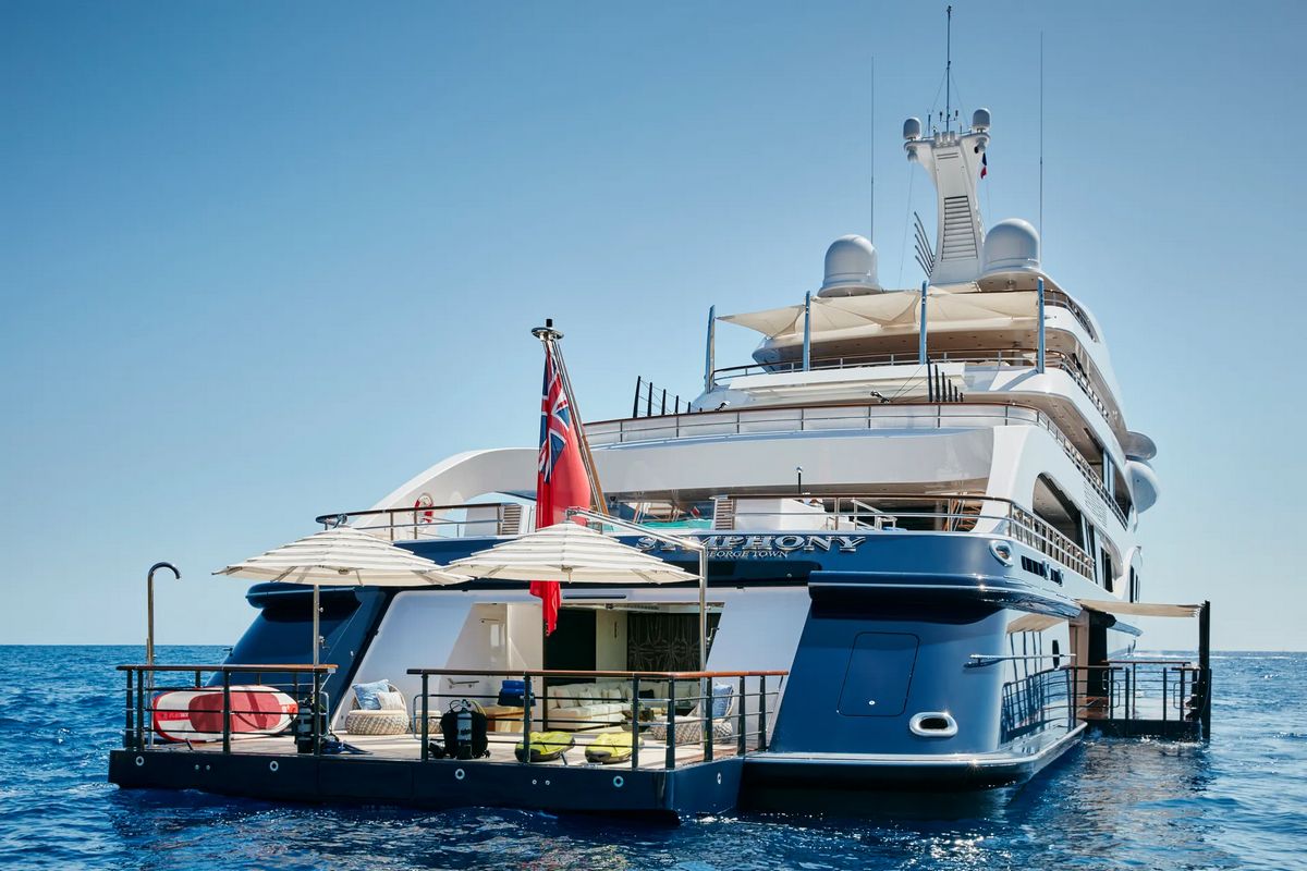 LVMH CEO Bernard Arnault's $150 million superyacht was denied docking ...