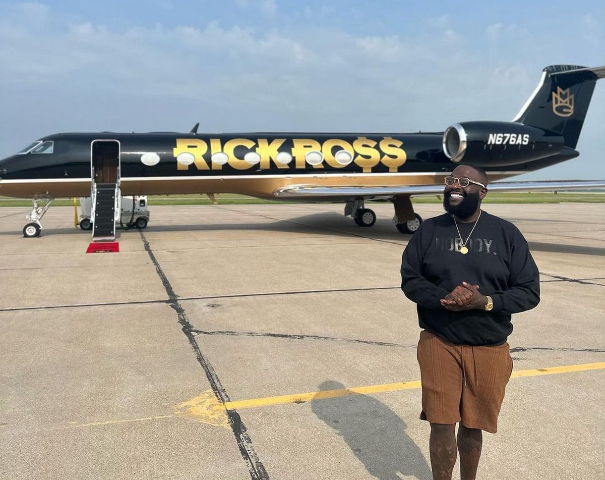 American rapper Rich Ross shows off his Gulfstream G550 private jet ...