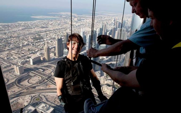 tom cruise burj khalifa selfie