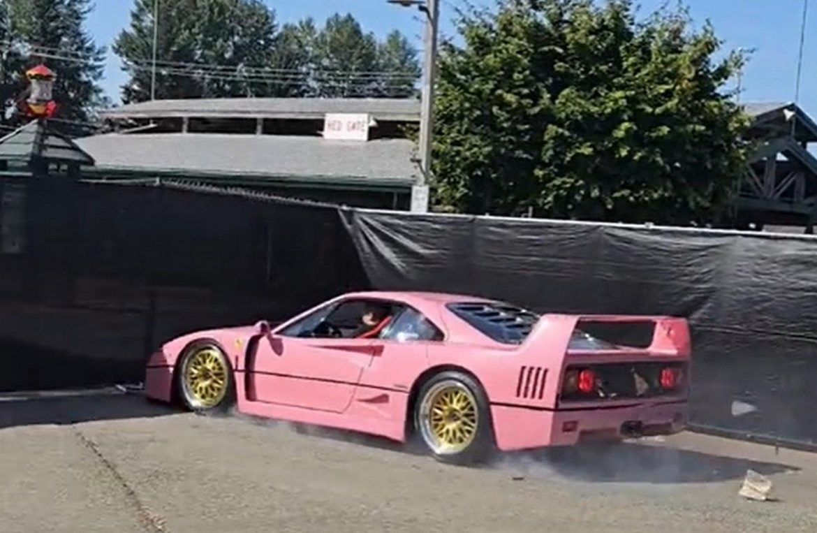 Pink-colored Ferrari F40 locks up its wheels and crashes into a fence ...