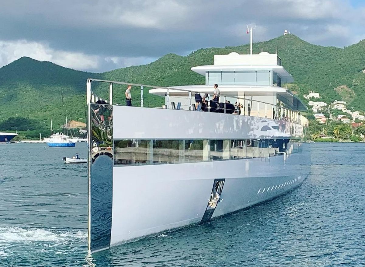 Steve Jobs' Venus superyacht docked in Cairns, Australia after ...