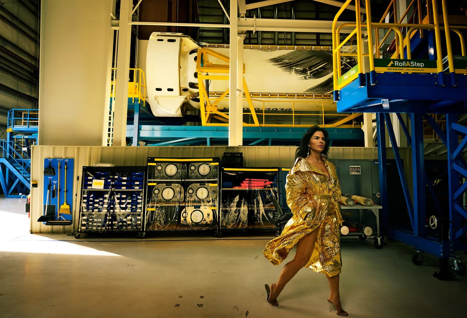 Lauren Sanchez sizzled in a Vogue photoshoot inside a 500-foot-tall $42 ...
