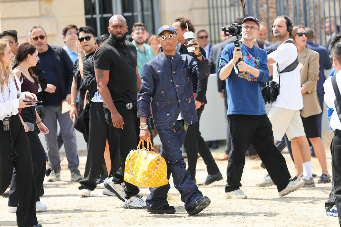 Ovrnundr on X: Louis Vuitton's “Millionaire Speedy 40” by Pharrell Williams  is a $1,000,000 duffle bag consisting of crocodile, gold and diamonds   / X