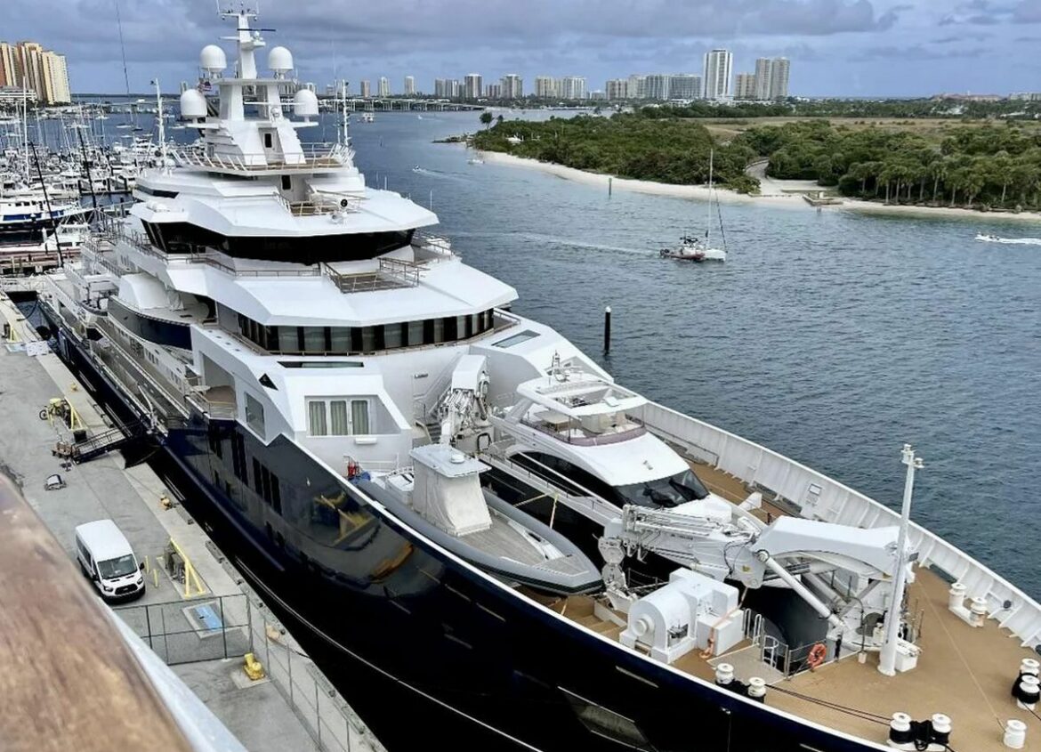 yacht multiverse owner