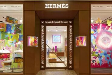 Hermès' $1.9 million diamond-studded handbag doubles up as a bracelet ...