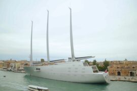 what happened to paul allen's yacht