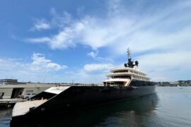 bernard arnault yacht pollution