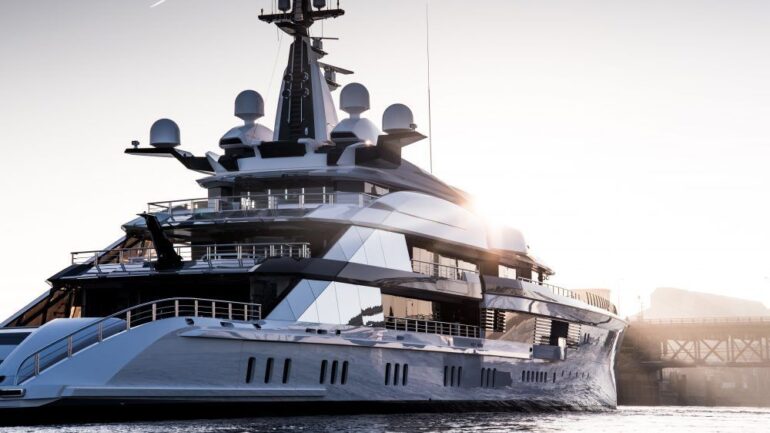 who owns super yacht sherakhan