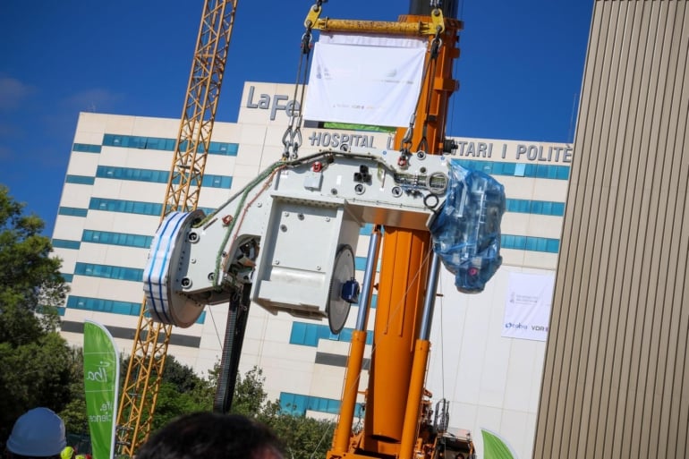 amancio-ortega-cancer-treatment-machines
