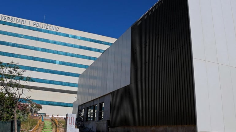 amancio-ortega-cancer-treatment-machines