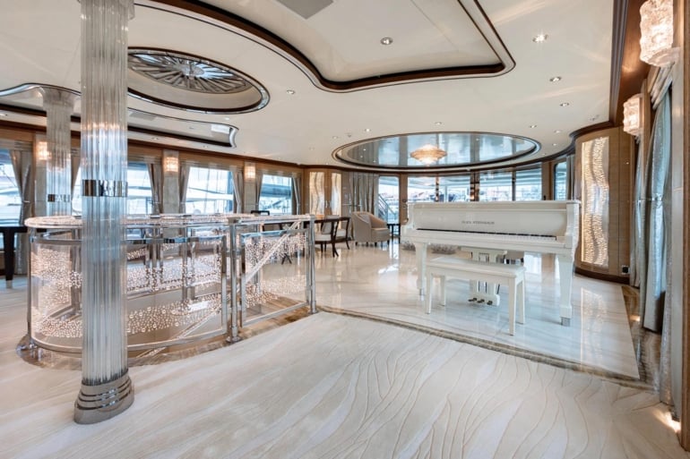 Queen Mavia superyacht